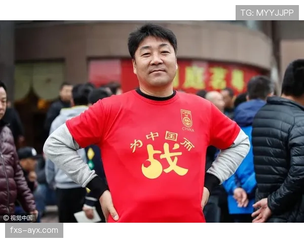 东亚杯赛场激战正酣,球队表现稳健引球迷热情助威 东亚杯赛场激战正酣,球队表现稳健引球迷热情助威